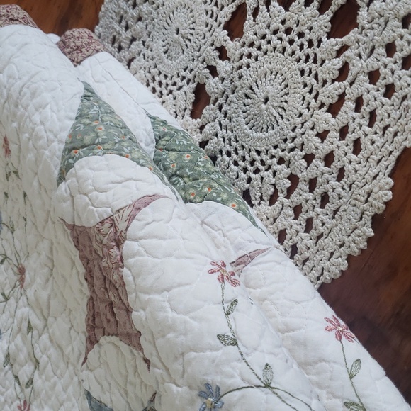 Quilted Cottage Shams I Standard Pair - Picture 12 of 12